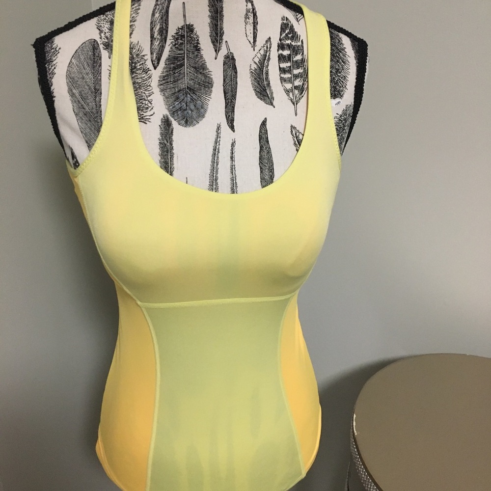 Lululemon no tag size 2?